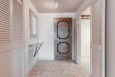 49 Briar Hollow Lane 1801 Houston TX 77027