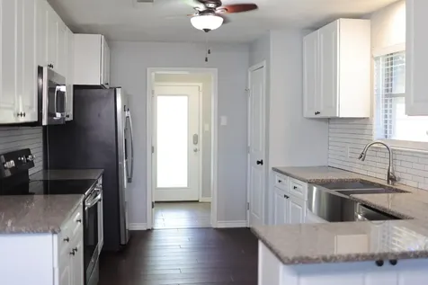 407 Tamarind Street Lake Jackson TX 77566