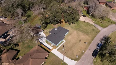 407 Tamarind Street Lake Jackson TX 77566
