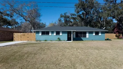 407 Tamarind Street Lake Jackson TX 77566