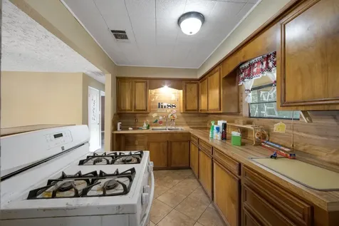 130 Airway Drive Houston TX 77037