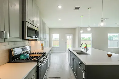 2423 Inlet Court Fresno TX 77545