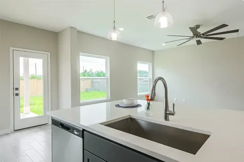 2423 Inlet Court Fresno TX 77545