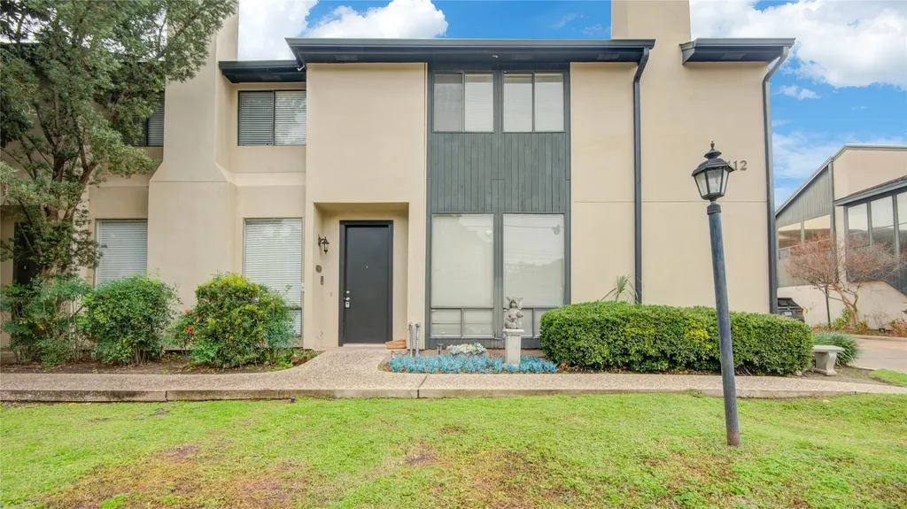 1112 Bering Drive 68 Houston TX 77057