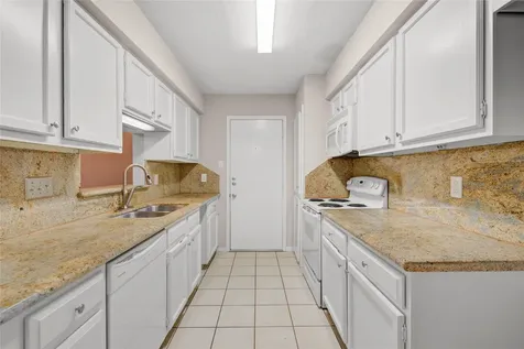 1112 Bering Drive 68 Houston TX 77057