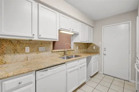 1112 Bering Drive 68 Houston TX 77057