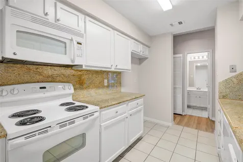 1112 Bering Drive 68 Houston TX 77057