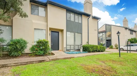 1112 Bering Drive 68 Houston TX 77057