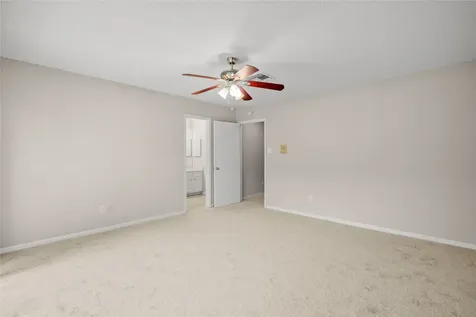 1112 Bering Drive 68 Houston TX 77057