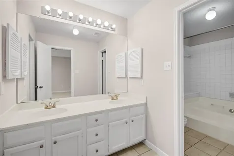 1112 Bering Drive 68 Houston TX 77057