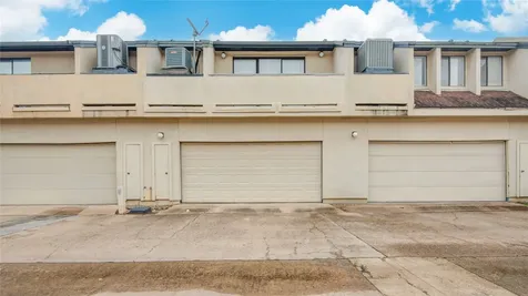 1112 Bering Drive 68 Houston TX 77057