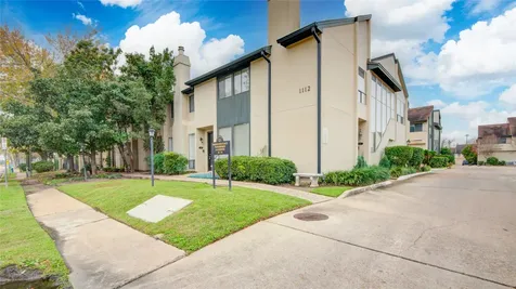 1112 Bering Drive 68 Houston TX 77057