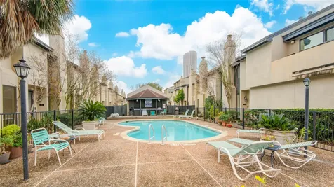 1112 Bering Drive 68 Houston TX 77057