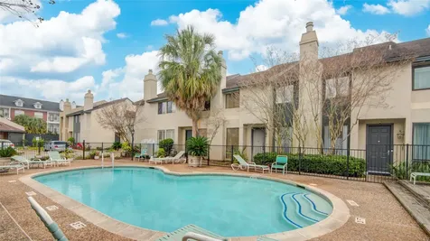 1112 Bering Drive 68 Houston TX 77057