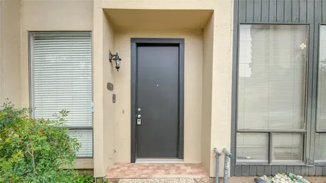 1112 Bering Drive 68 Houston TX 77057