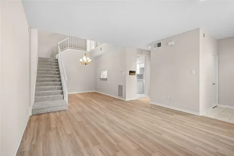 1112 Bering Drive 68 Houston TX 77057