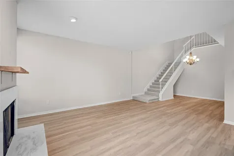 1112 Bering Drive 68 Houston TX 77057
