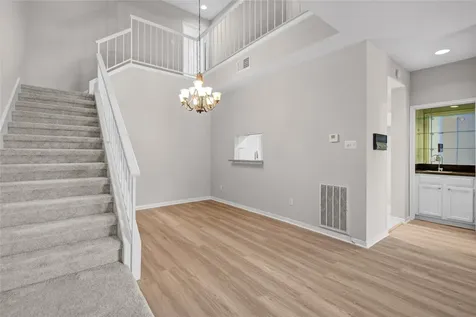 1112 Bering Drive 68 Houston TX 77057