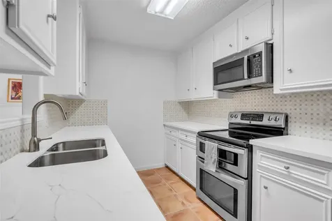 13740 Hollowgreen Drive 605 Houston TX 77082