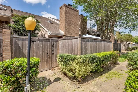 13740 Hollowgreen Drive 605 Houston TX 77082