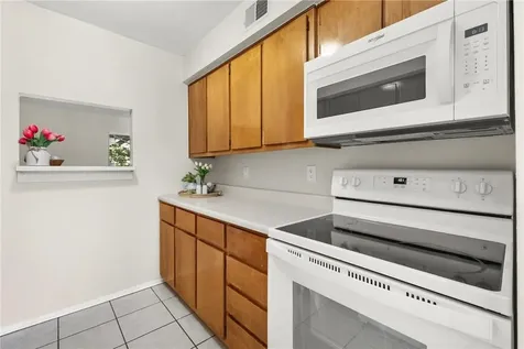 1902 Dartmouth Street L4 College Station TX 77840