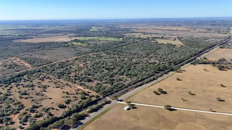7180 County Road 283 Harwood TX 78632