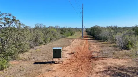 7180 County Road 283 Harwood TX 78632