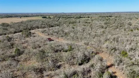 7180 County Road 283 Harwood TX 78632