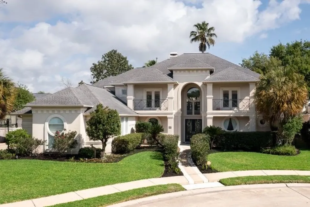 65 Schubach Drive Sugar Land TX 77479