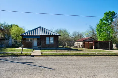 125 W Wallace Street Gonzales TX 78629