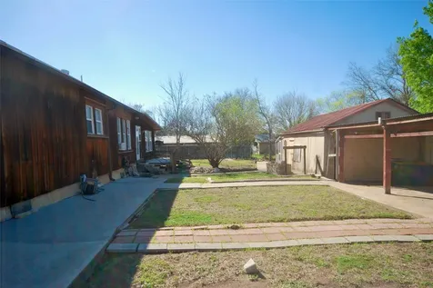 125 W Wallace Street Gonzales TX 78629