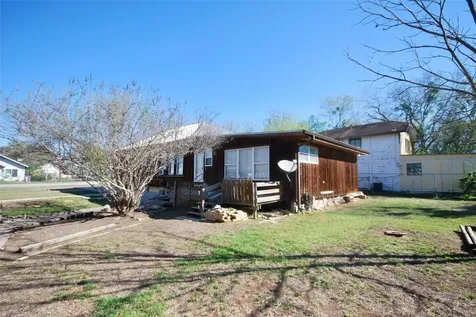 125 W Wallace Street Gonzales TX 78629