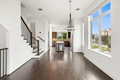 196 Harvard Street Houston TX 77007