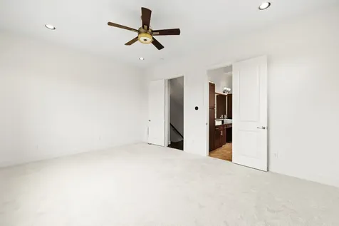 196 Harvard Street Houston TX 77007