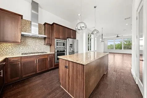 196 Harvard Street Houston TX 77007