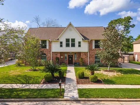 1407 W Castlewood Avenue Friendswood TX 77546