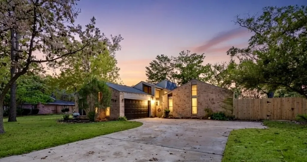 220 Any Way Street Lake Jackson TX 77566
