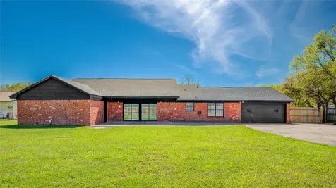 1618 W 10th Street Freeport TX 77541