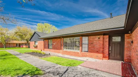 1618 W 10th Street Freeport TX 77541