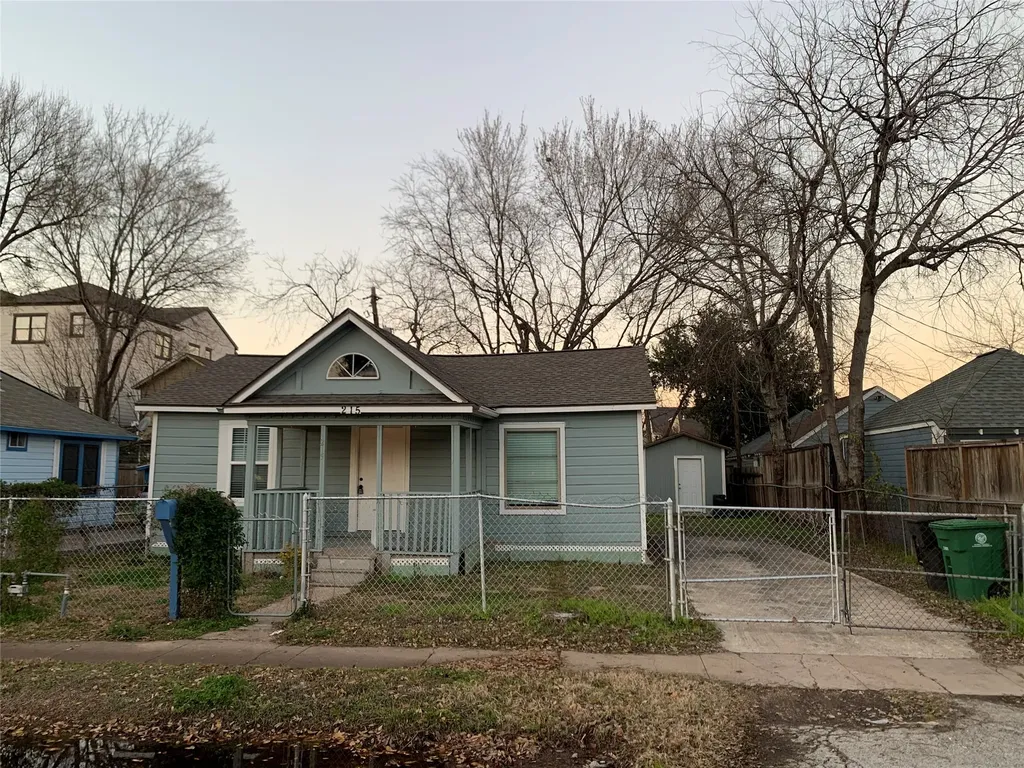 215 E 25th Street Houston TX 77008