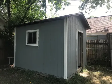 215 E 25th Street Houston TX 77008