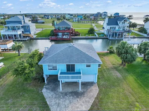 3813 Tradewinds Drive Galveston TX 77554