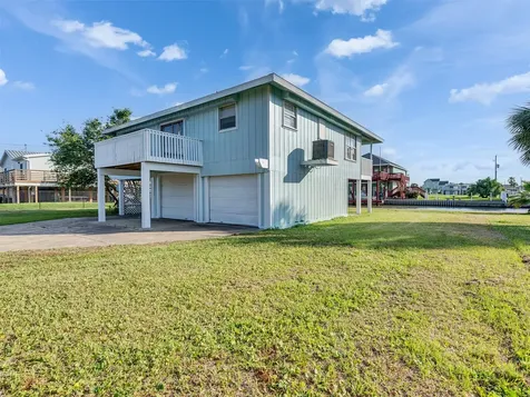 3813 Tradewinds Drive Galveston TX 77554