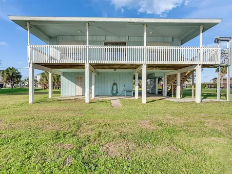 3813 Tradewinds Drive Galveston TX 77554