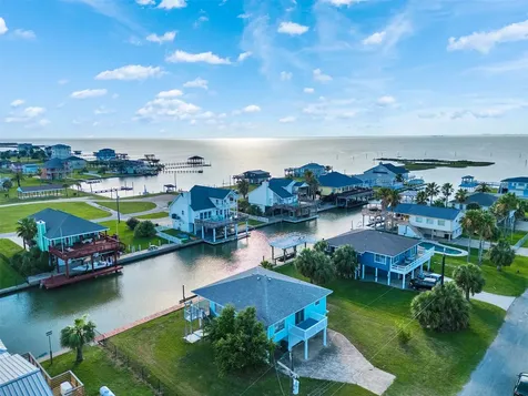 3813 Tradewinds Drive Galveston TX 77554