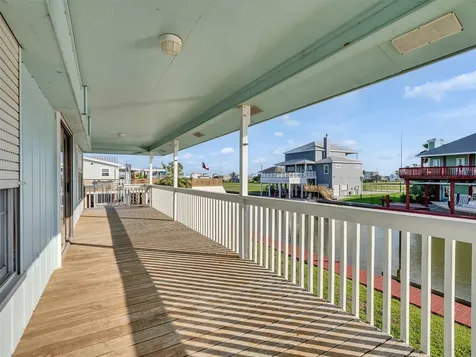 3813 Tradewinds Drive Galveston TX 77554