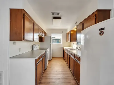 3813 Tradewinds Drive Galveston TX 77554