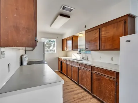3813 Tradewinds Drive Galveston TX 77554