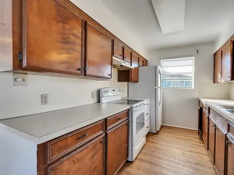 3813 Tradewinds Drive Galveston TX 77554