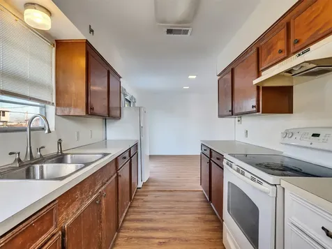 3813 Tradewinds Drive Galveston TX 77554